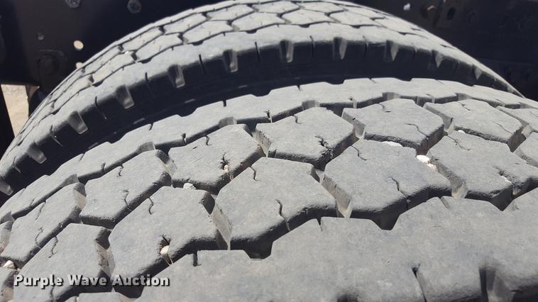 image for item EI9662 2014 Caterpillar CT660 semi truck