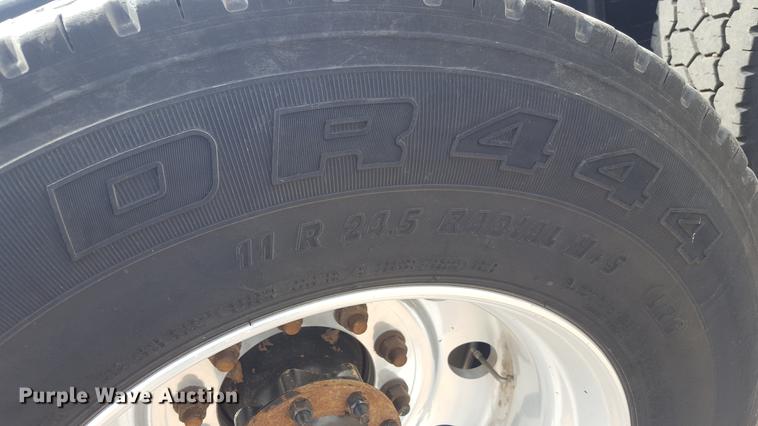 image for item EI9662 2014 Caterpillar CT660 semi truck