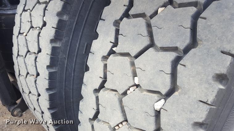 image for item EI9662 2014 Caterpillar CT660 semi truck