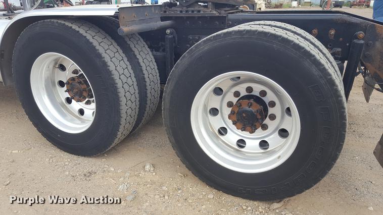 image for item EI9662 2014 Caterpillar CT660 semi truck