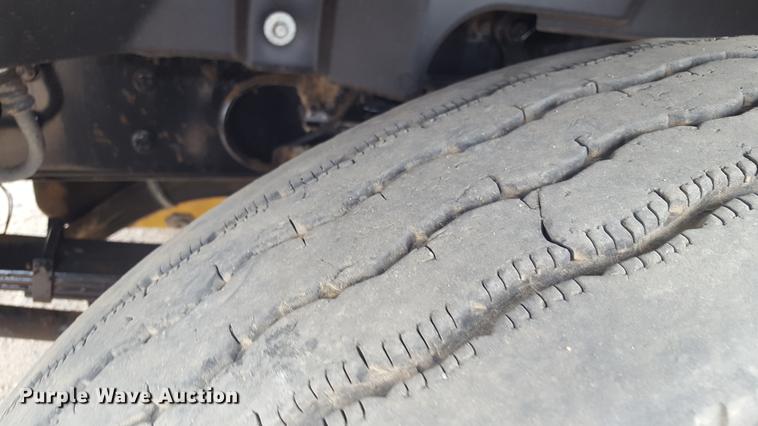 image for item EI9662 2014 Caterpillar CT660 semi truck