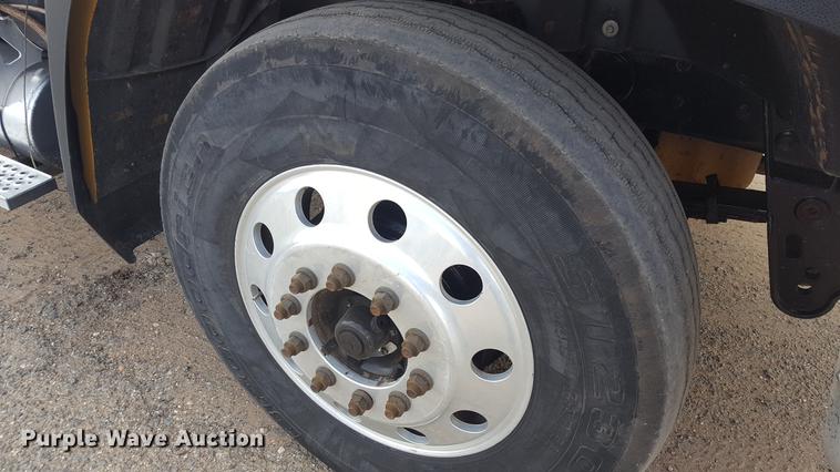 image for item EI9662 2014 Caterpillar CT660 semi truck