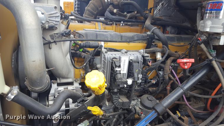 image for item EI9662 2014 Caterpillar CT660 semi truck