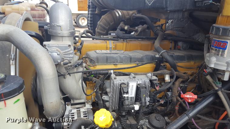 image for item EI9662 2014 Caterpillar CT660 semi truck