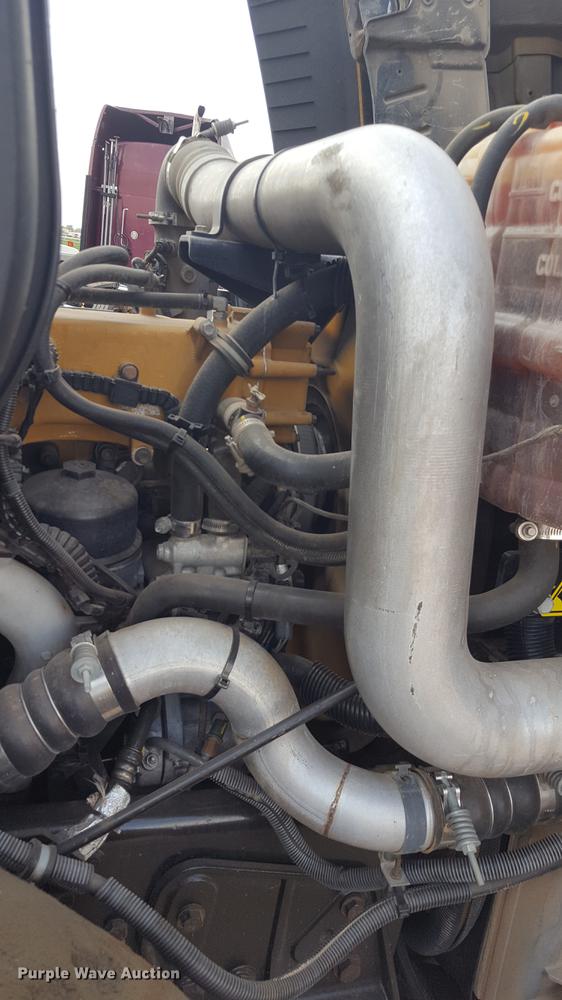 image for item EI9662 2014 Caterpillar CT660 semi truck