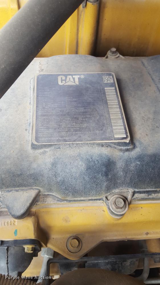 image for item EI9662 2014 Caterpillar CT660 semi truck