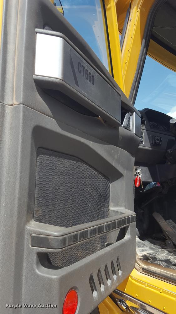 image for item EI9662 2014 Caterpillar CT660 semi truck