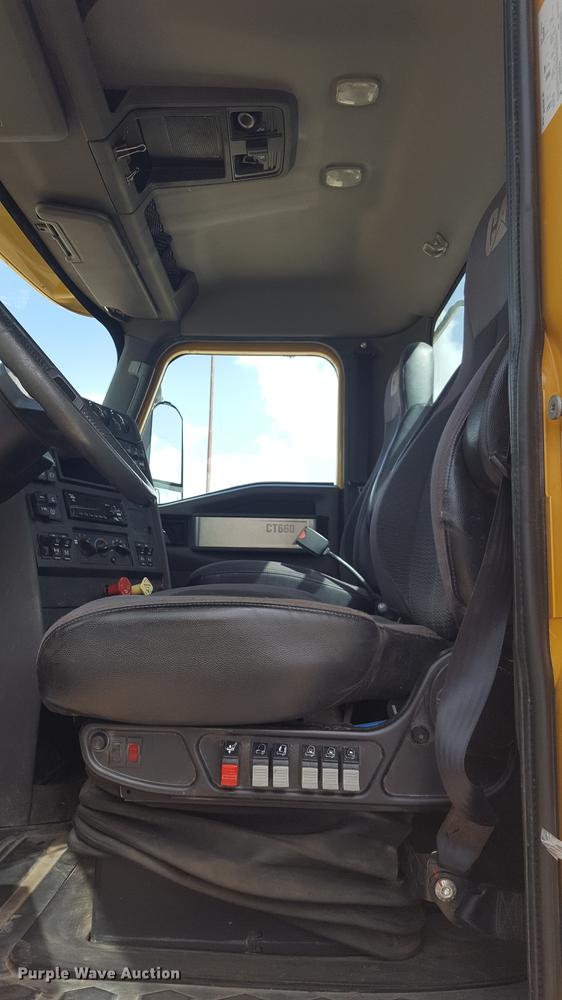 image for item EI9662 2014 Caterpillar CT660 semi truck