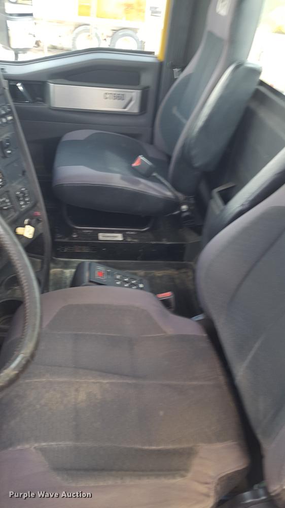 image for item EI9662 2014 Caterpillar CT660 semi truck