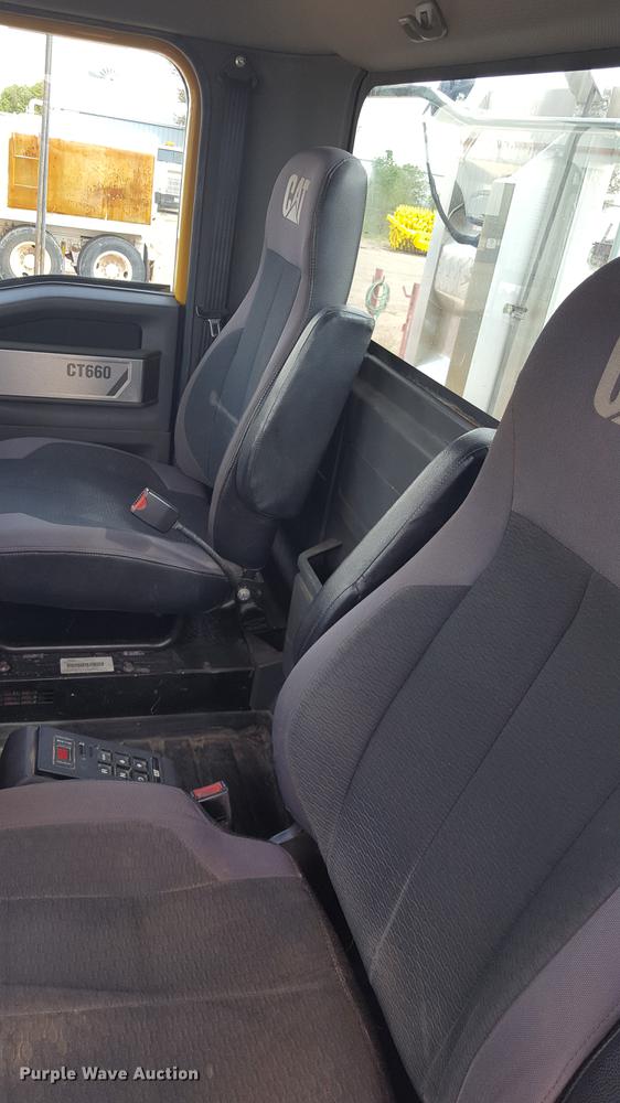 image for item EI9662 2014 Caterpillar CT660 semi truck