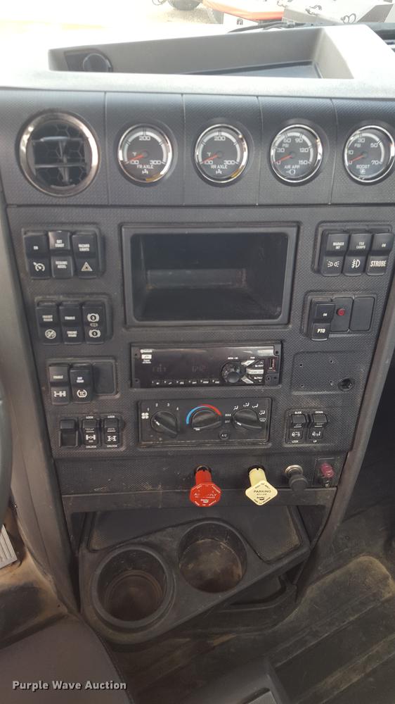 image for item EI9662 2014 Caterpillar CT660 semi truck