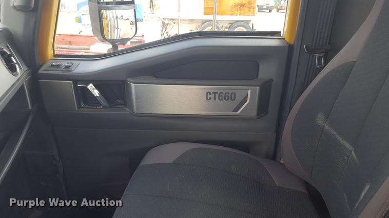 image for item EI9662 2014 Caterpillar CT660 semi truck