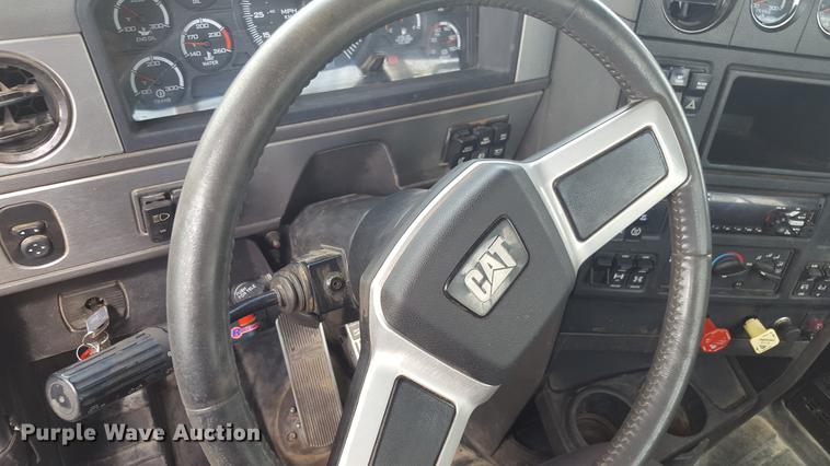 image for item EI9662 2014 Caterpillar CT660 semi truck