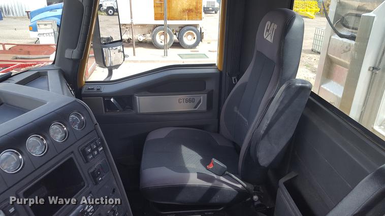 image for item EI9662 2014 Caterpillar CT660 semi truck