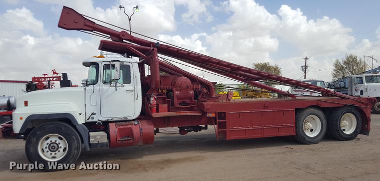 image for item EI9663 2004 Mack RD690SX flatbed winch truck