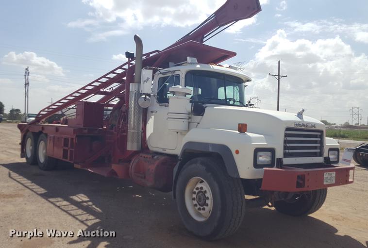 image for item EI9663 2004 Mack RD690SX flatbed winch truck