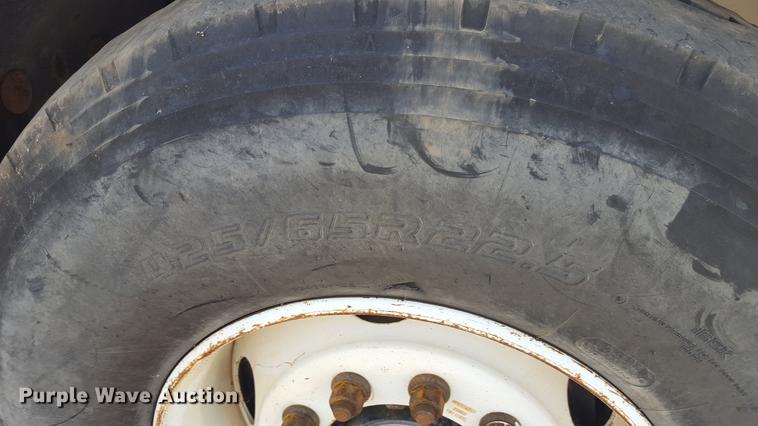 image for item EI9663 2004 Mack RD690SX flatbed winch truck