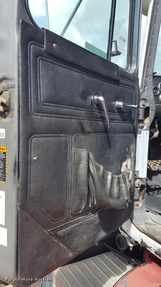 image for item EI9663 2004 Mack RD690SX flatbed winch truck