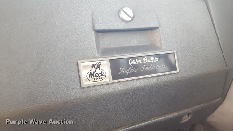 image for item EI9663 2004 Mack RD690SX flatbed winch truck