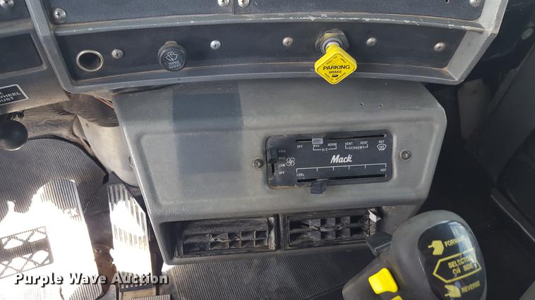 image for item EI9663 2004 Mack RD690SX flatbed winch truck