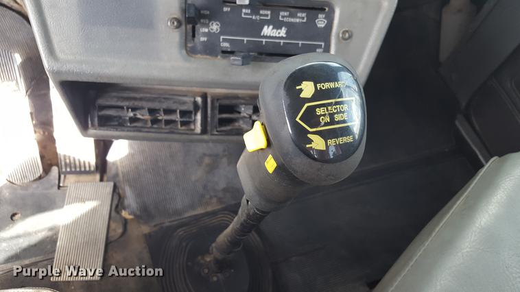 image for item EI9663 2004 Mack RD690SX flatbed winch truck