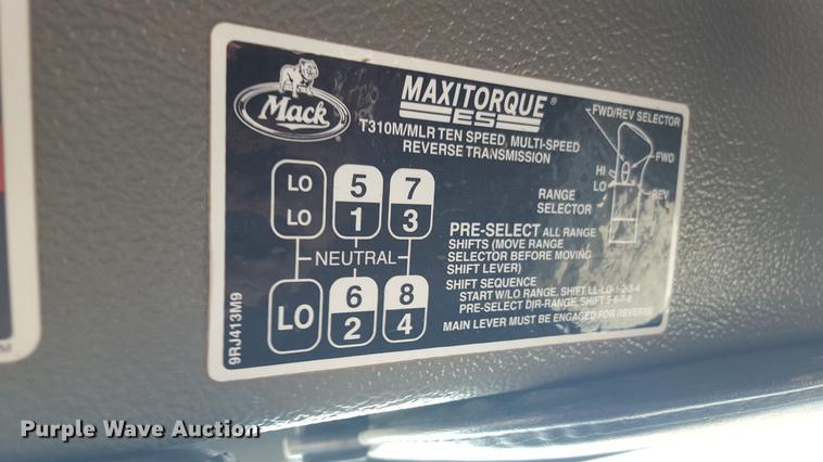 image for item EI9663 2004 Mack RD690SX flatbed winch truck