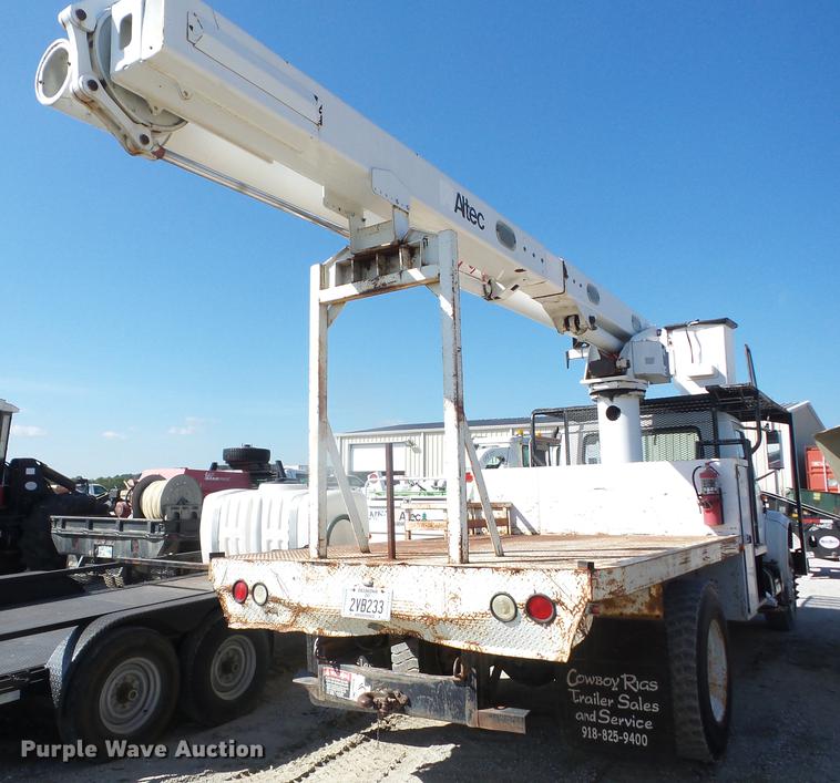 image for item EI9964 2001 International 4700 bucket truck