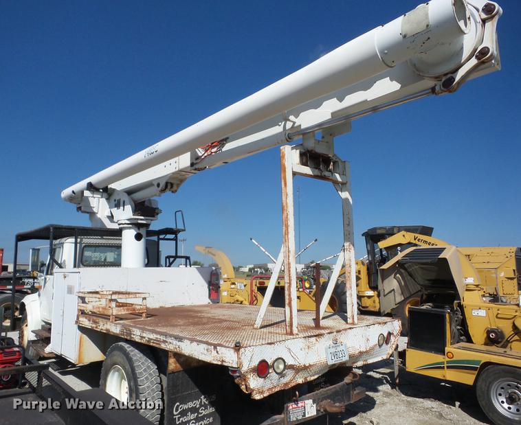 image for item EI9964 2001 International 4700 bucket truck