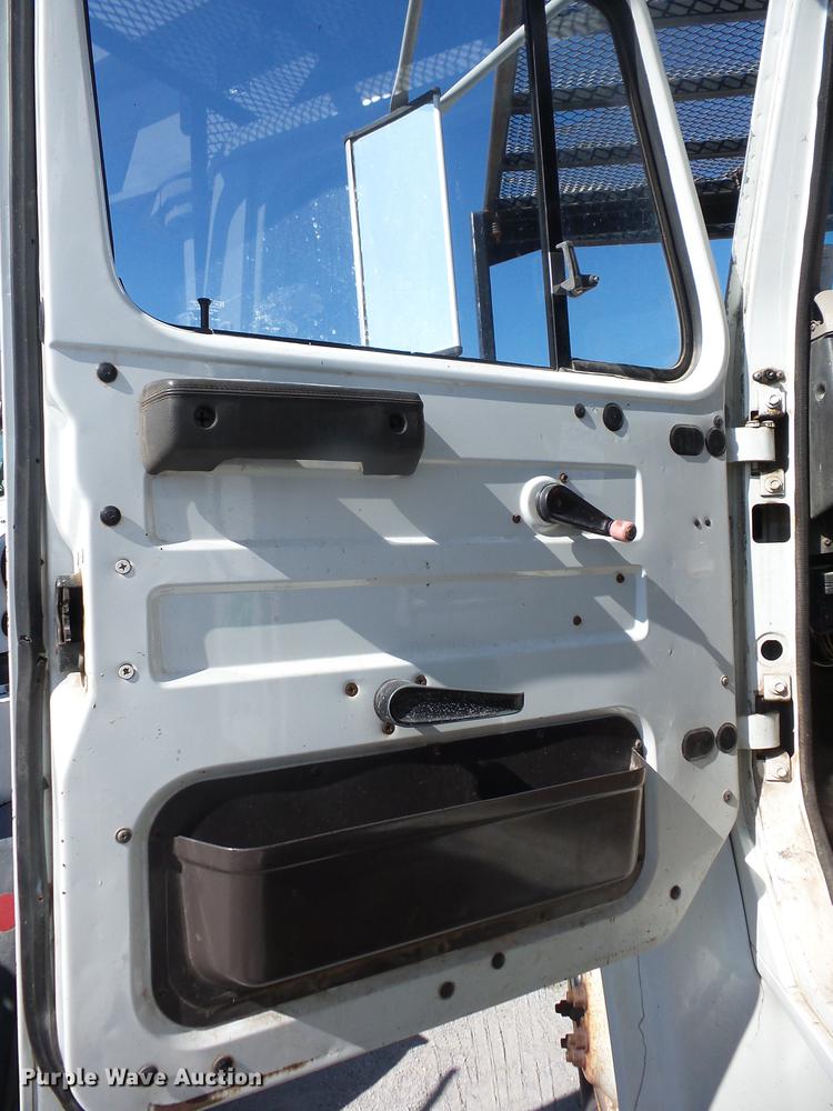 image for item EI9964 2001 International 4700 bucket truck