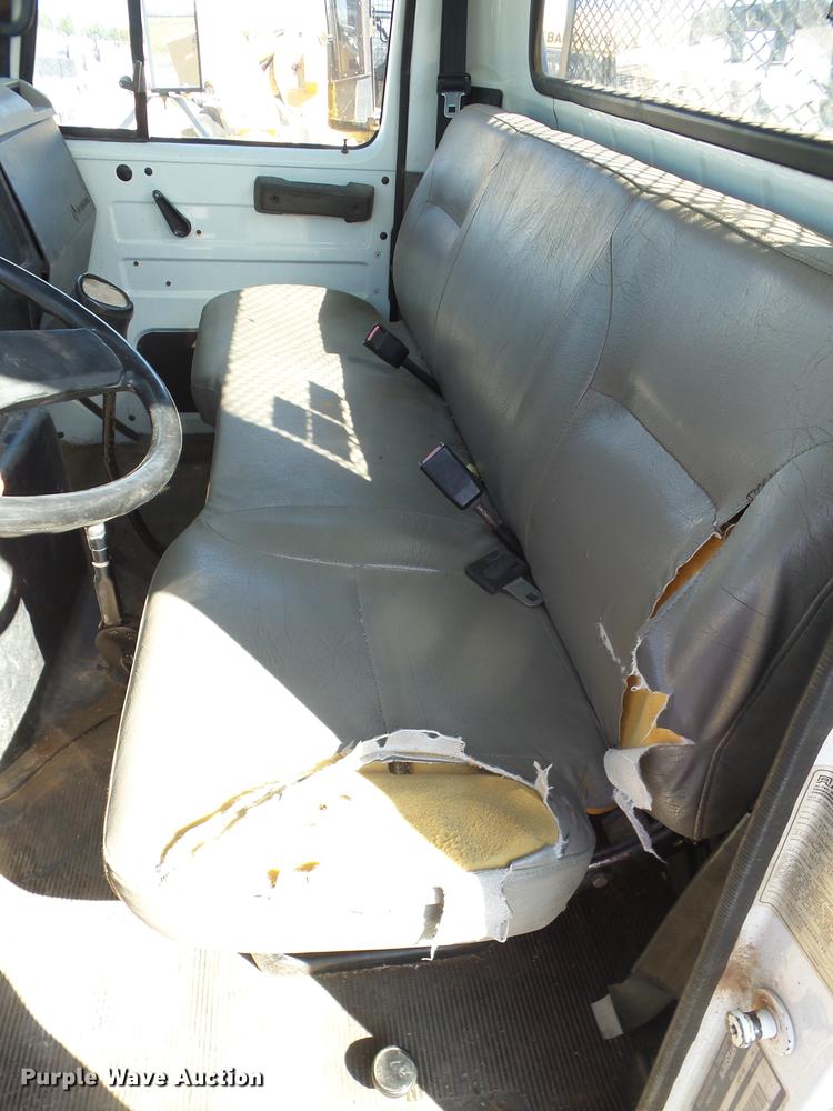 image for item EI9964 2001 International 4700 bucket truck