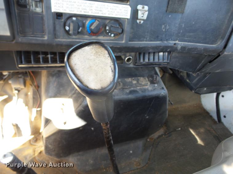 image for item EI9964 2001 International 4700 bucket truck