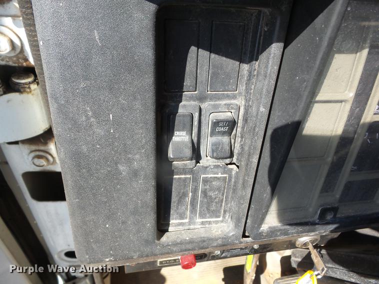 image for item EI9964 2001 International 4700 bucket truck