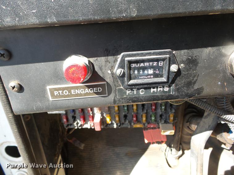 image for item EI9964 2001 International 4700 bucket truck