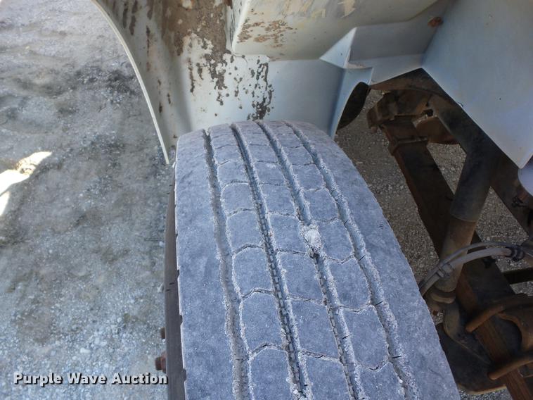 image for item EI9964 2001 International 4700 bucket truck