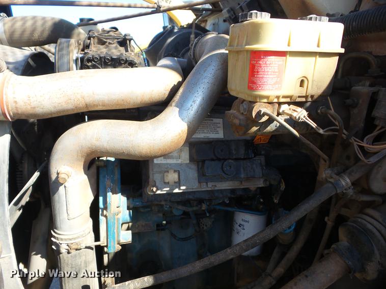 image for item EI9964 2001 International 4700 bucket truck