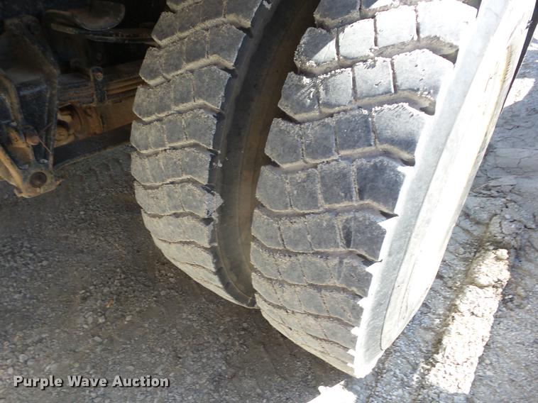 image for item EI9964 2001 International 4700 bucket truck