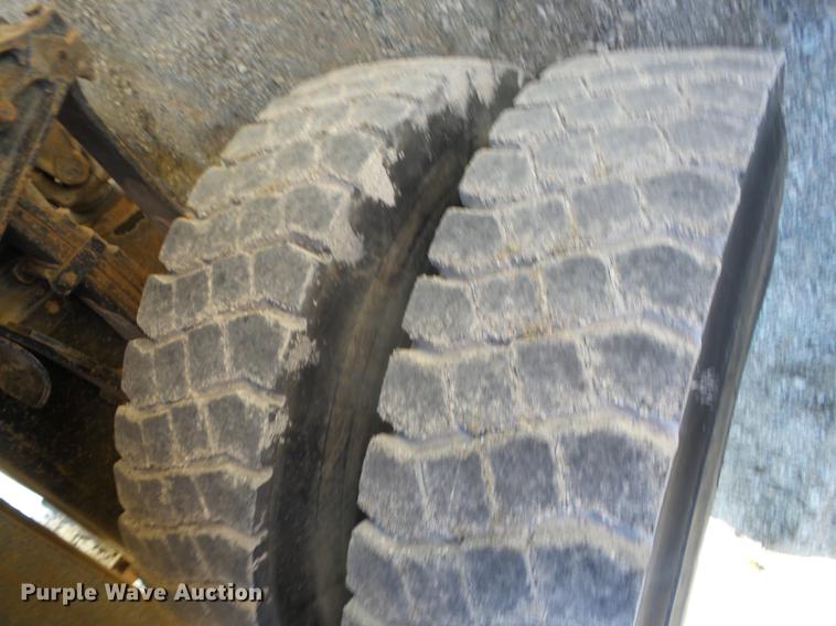 image for item EI9964 2001 International 4700 bucket truck