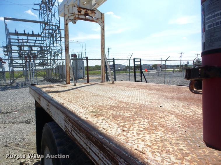 image for item EI9964 2001 International 4700 bucket truck