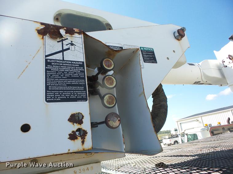 image for item EI9964 2001 International 4700 bucket truck