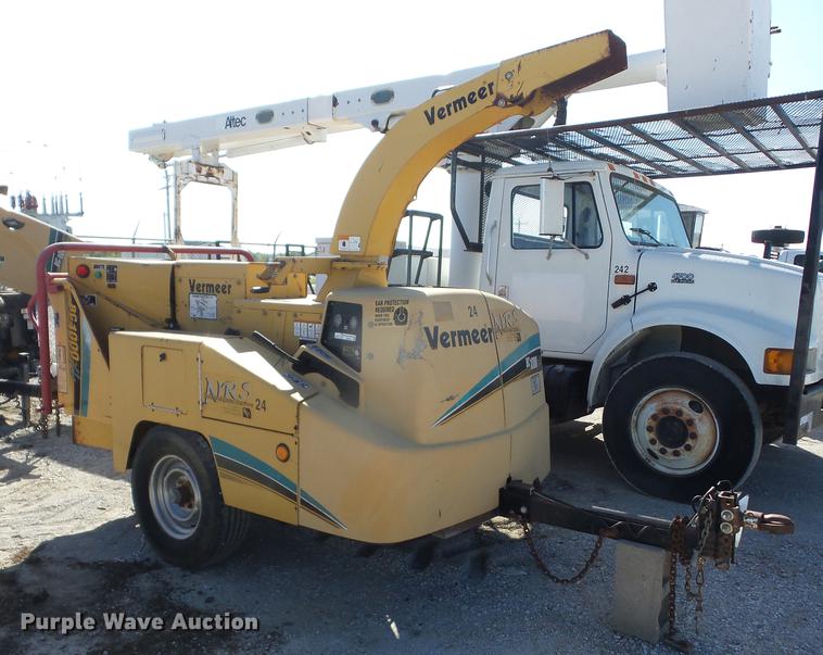 image for item EI9965 2006 Vermeer BC1000XL chipper