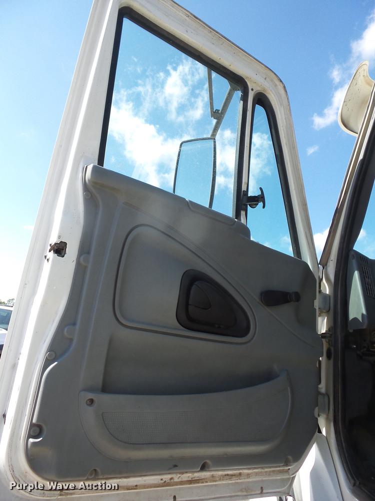 image for item EI9979 2005 International 8600 dump truck