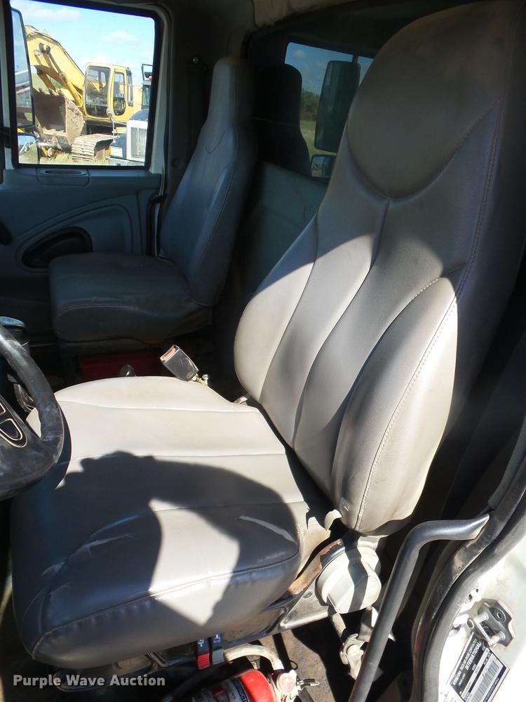 image for item EI9979 2005 International 8600 dump truck