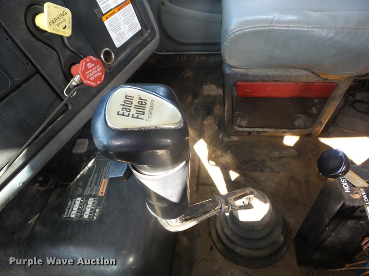 image for item EI9979 2005 International 8600 dump truck