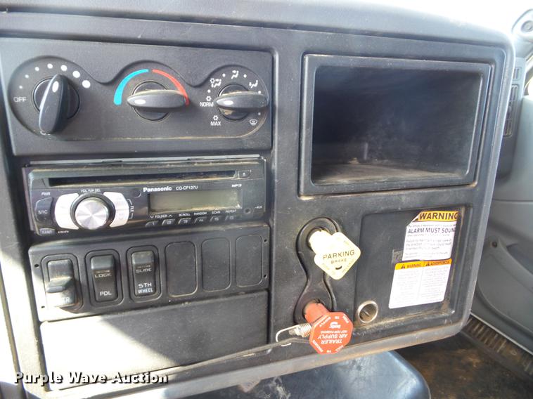 image for item EI9979 2005 International 8600 dump truck