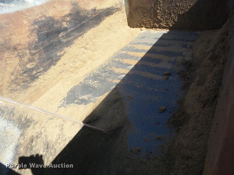 image for item EI9979 2005 International 8600 dump truck