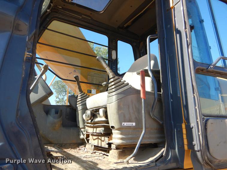 image for item EO9580 2005 John Deere 330C LC excavator