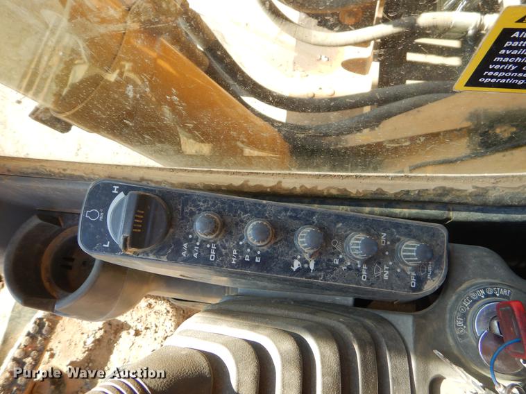 image for item EO9580 2005 John Deere 330C LC excavator