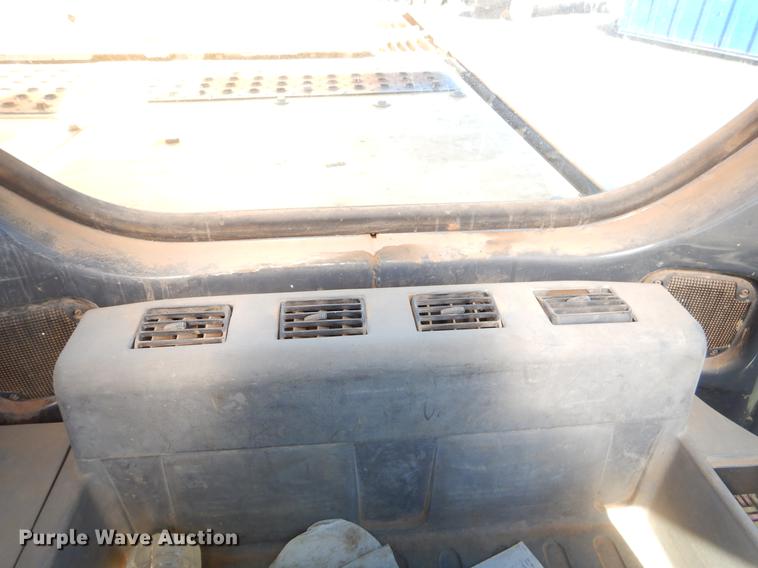 image for item EO9580 2005 John Deere 330C LC excavator