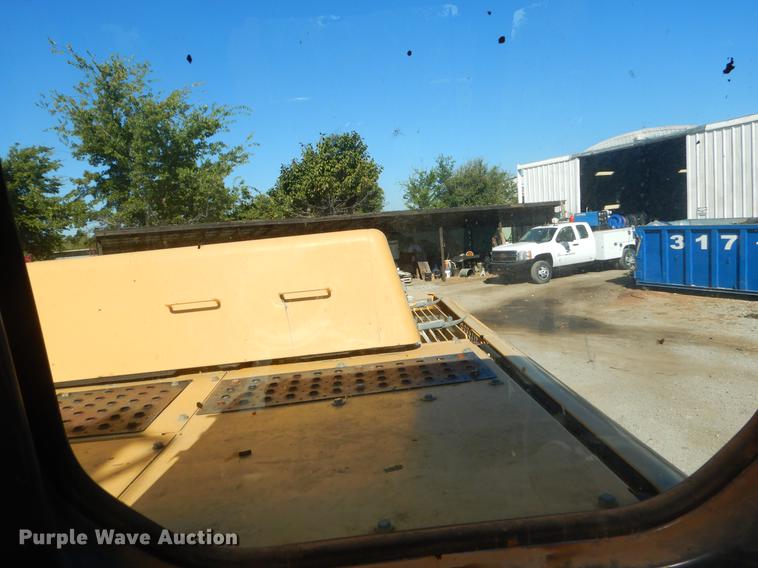 image for item EO9580 2005 John Deere 330C LC excavator