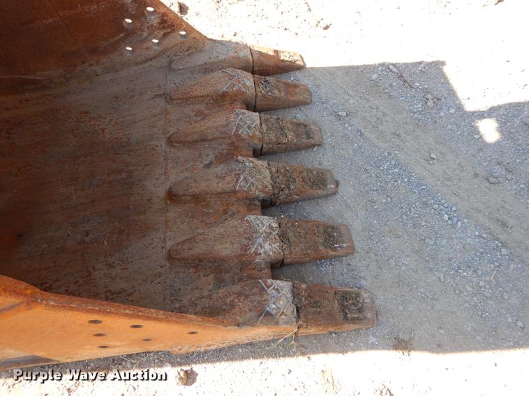 image for item EO9580 2005 John Deere 330C LC excavator